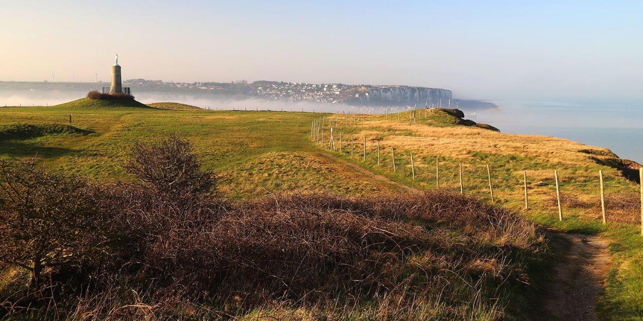 La Verriere. Les Locations Isahora C'Est Aussi Plusieurs Appart' De Standing A 2 Pas Du Chateau D'Eu, Des Falaises Du Treport, De Mers Les Bains Et Aux Portes De La Baie De Somme ウー  エクステリア 写真