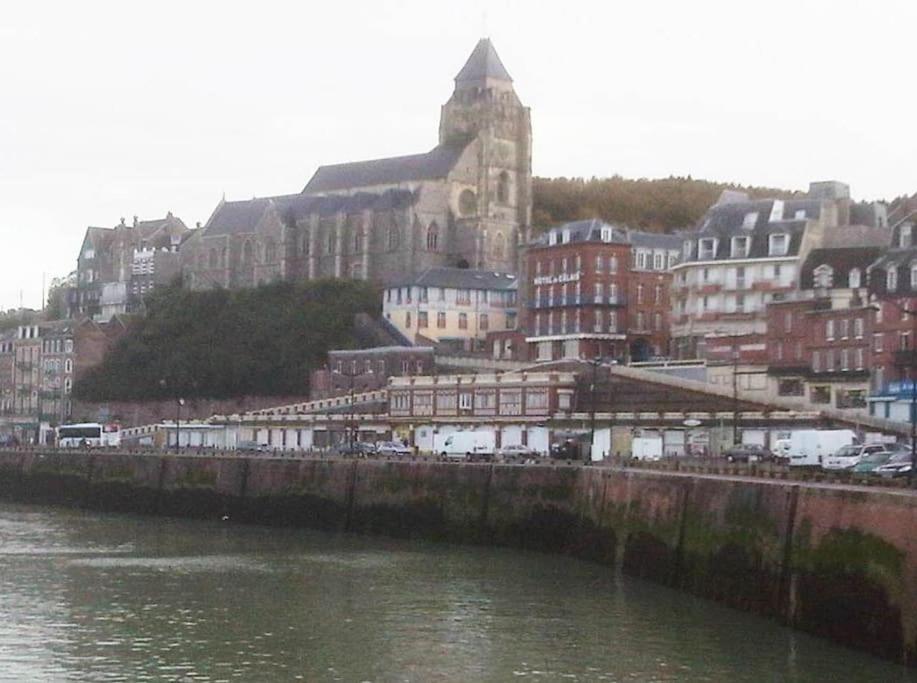 La Verriere. Les Locations Isahora C'Est Aussi Plusieurs Appart' De Standing A 2 Pas Du Chateau D'Eu, Des Falaises Du Treport, De Mers Les Bains Et Aux Portes De La Baie De Somme ウー  エクステリア 写真