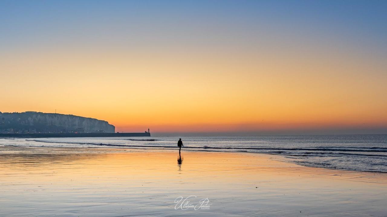 La Verriere. Les Locations Isahora C'Est Aussi Plusieurs Appart' De Standing A 2 Pas Du Chateau D'Eu, Des Falaises Du Treport, De Mers Les Bains Et Aux Portes De La Baie De Somme ウー  エクステリア 写真