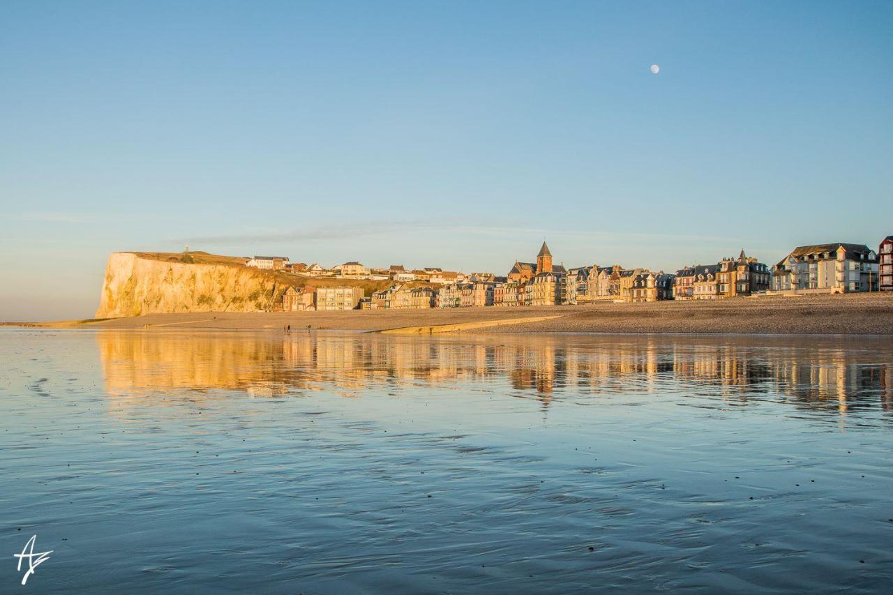 La Verriere. Les Locations Isahora C'Est Aussi Plusieurs Appart' De Standing A 2 Pas Du Chateau D'Eu, Des Falaises Du Treport, De Mers Les Bains Et Aux Portes De La Baie De Somme ウー  エクステリア 写真