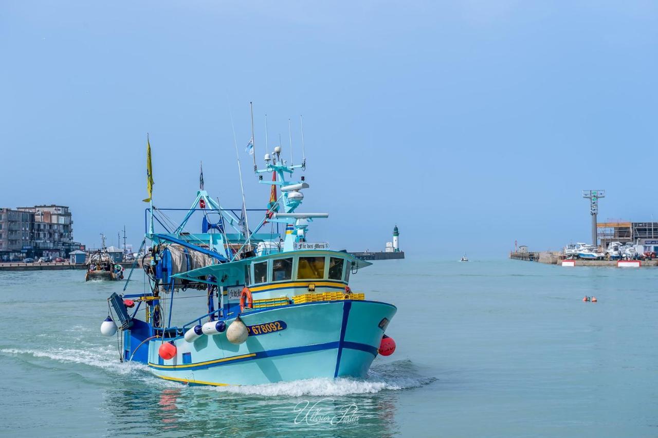 La Verriere. Les Locations Isahora C'Est Aussi Plusieurs Appart' De Standing A 2 Pas Du Chateau D'Eu, Des Falaises Du Treport, De Mers Les Bains Et Aux Portes De La Baie De Somme ウー  エクステリア 写真