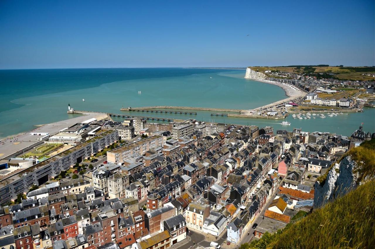 La Verriere. Les Locations Isahora C'Est Aussi Plusieurs Appart' De Standing A 2 Pas Du Chateau D'Eu, Des Falaises Du Treport, De Mers Les Bains Et Aux Portes De La Baie De Somme ウー  エクステリア 写真