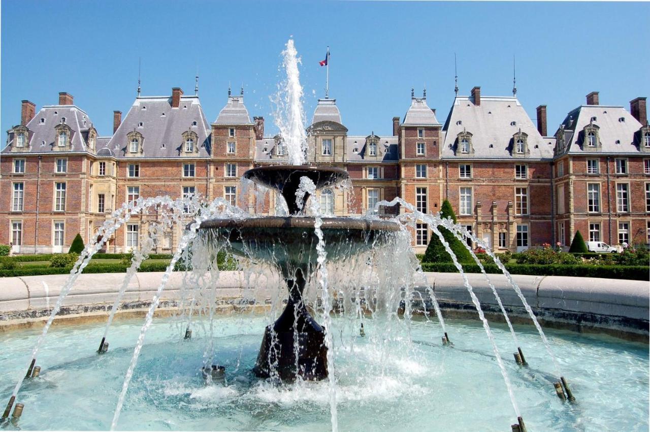 La Verriere. Les Locations Isahora C'Est Aussi Plusieurs Appart' De Standing A 2 Pas Du Chateau D'Eu, Des Falaises Du Treport, De Mers Les Bains Et Aux Portes De La Baie De Somme ウー  エクステリア 写真