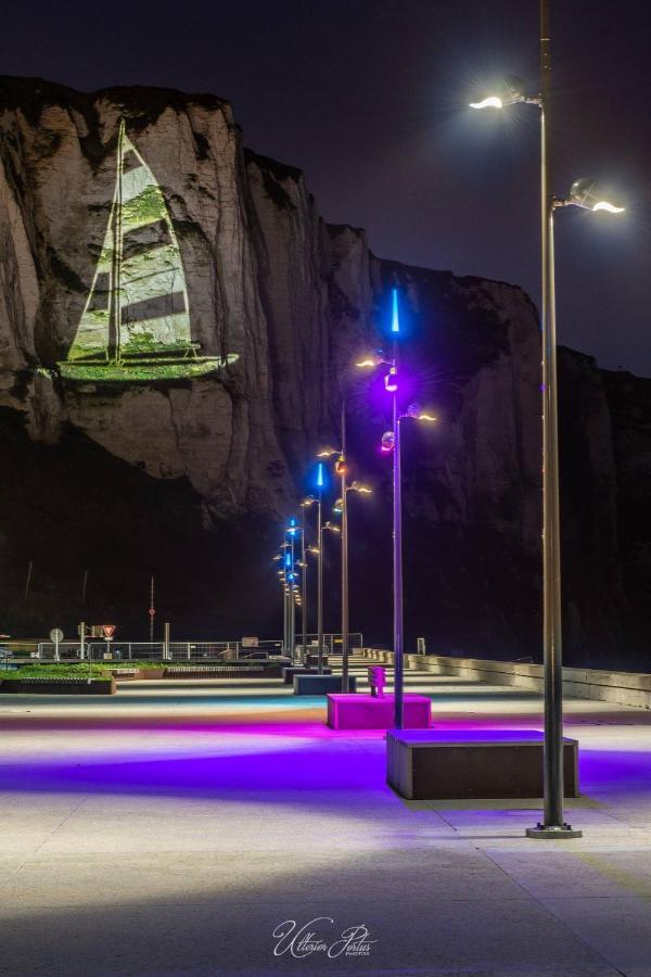 La Verriere. Les Locations Isahora C'Est Aussi Plusieurs Appart' De Standing A 2 Pas Du Chateau D'Eu, Des Falaises Du Treport, De Mers Les Bains Et Aux Portes De La Baie De Somme ウー  エクステリア 写真
